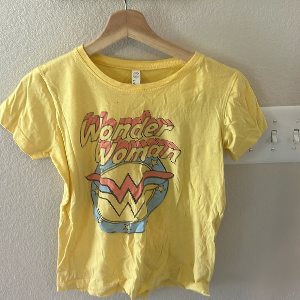 Wonder women shirt size small